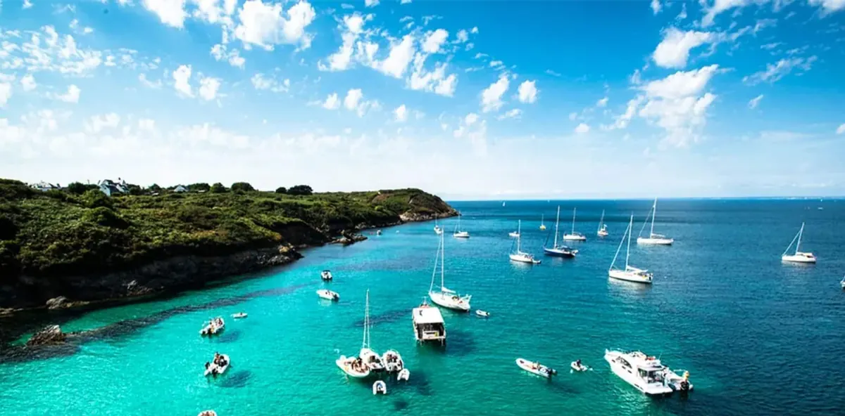 Crique et voiliers à Groix
