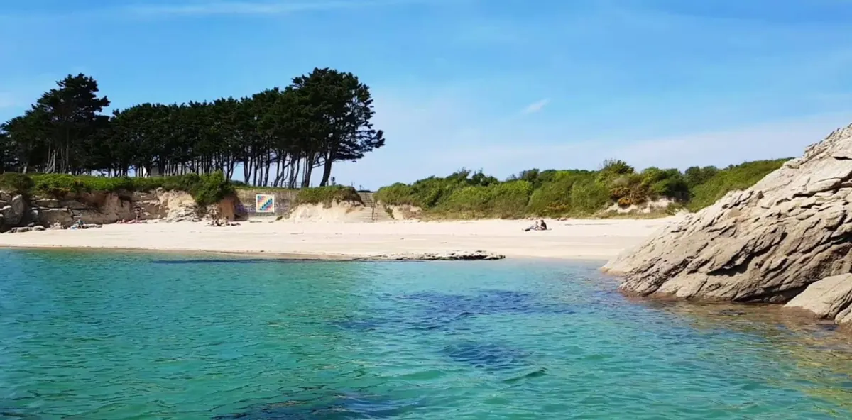 Sandbucht am Strand Perello in Lomener